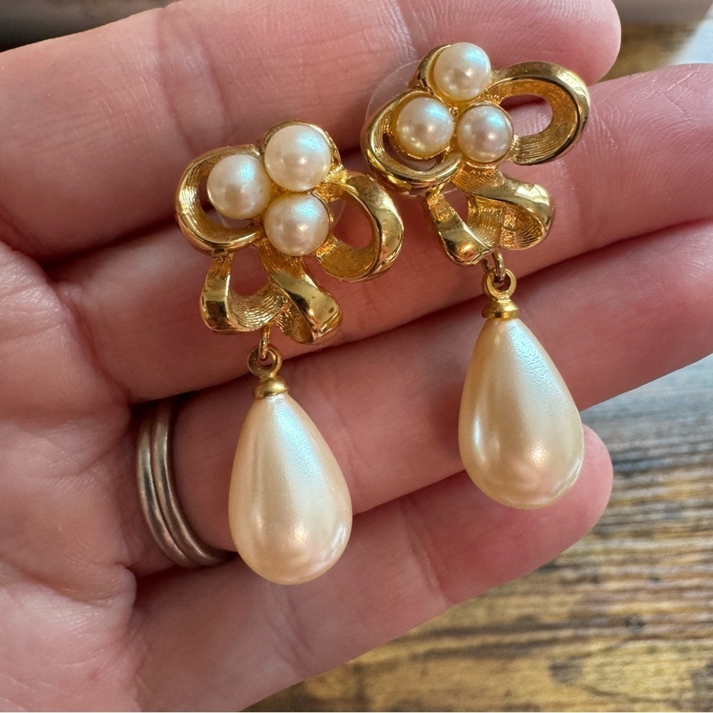 Gold & Ivory Pearl Drop Earrings - Classic Vintage Style